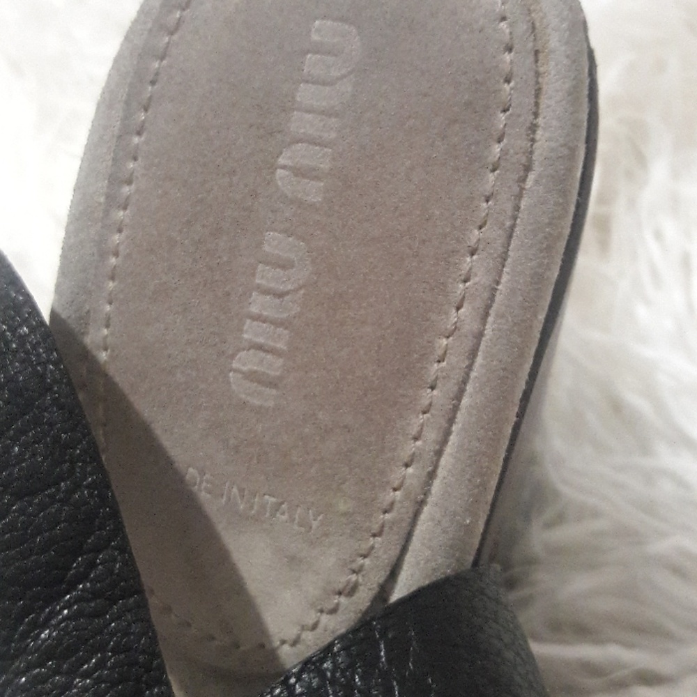 Shoe - Picture 2 of 7